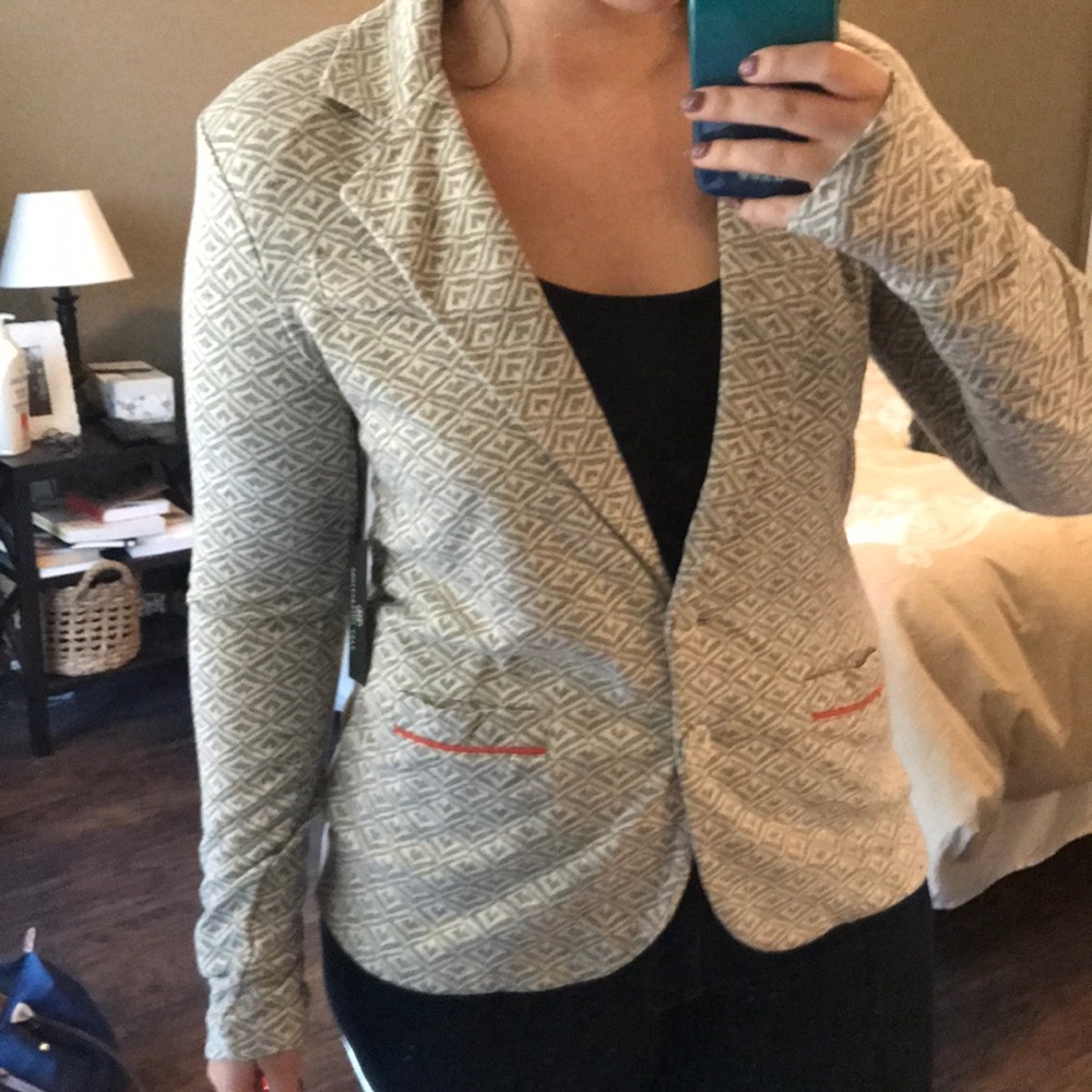 Soft grey and white patterned blazer